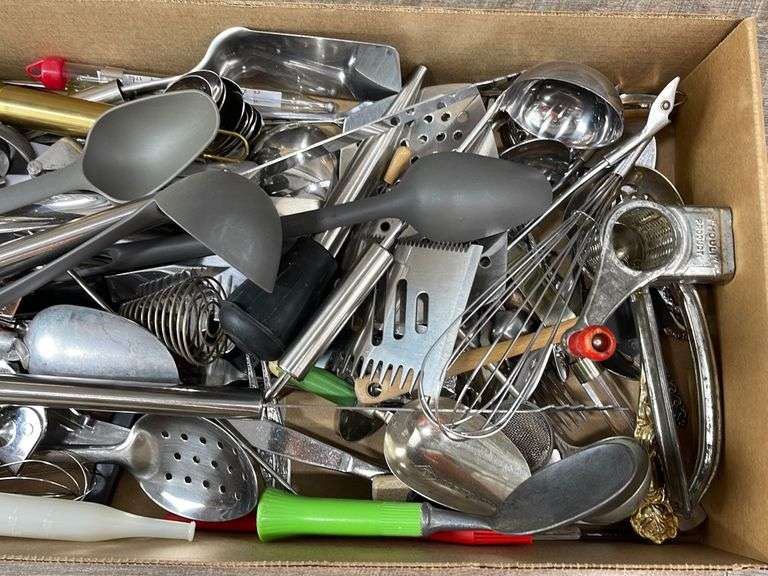Group of kitchen utensils Schneider Auctioneers LLC