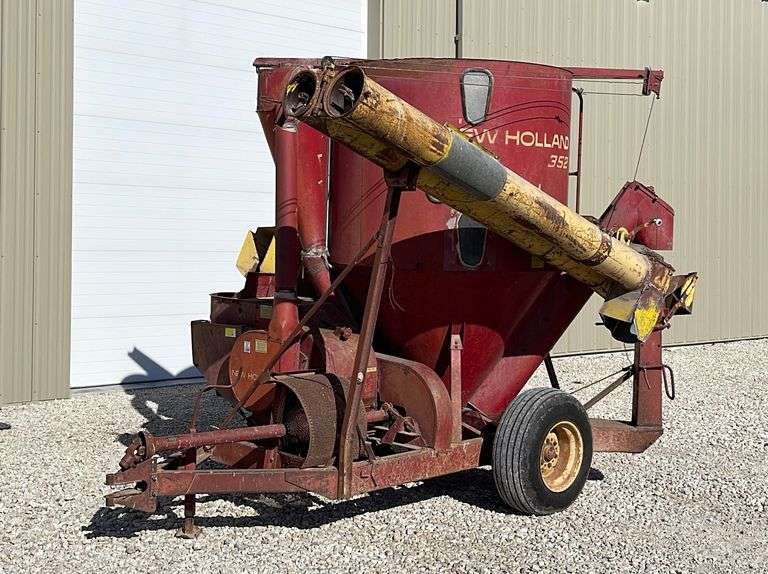 New Holland 352 grinder mixer Schneider Auctioneers LLC