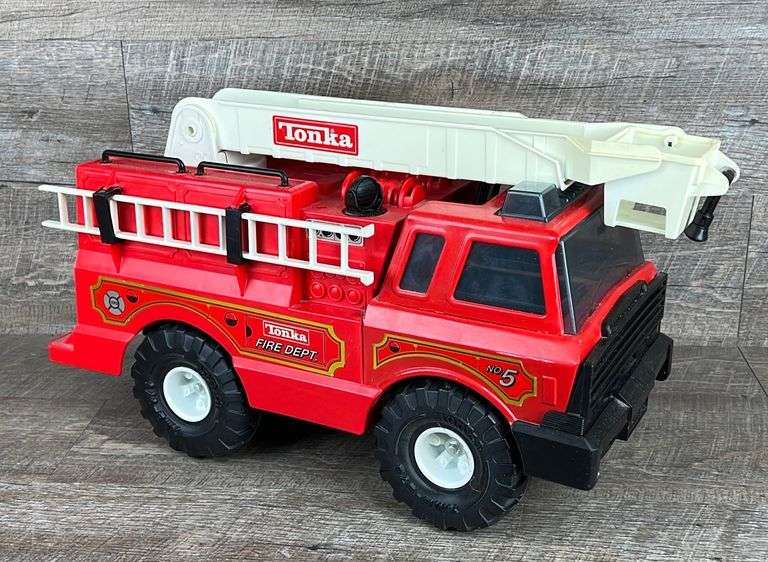 Tonka plastic fire truck Schneider Auctioneers LLC