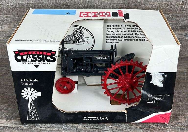 Farmall F-12 Shelf Case Country Classics - Ertl 1/16 - John Deere