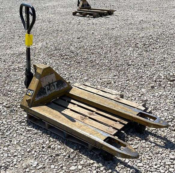 Cat pallet jack Schneider Auctioneers LLC
