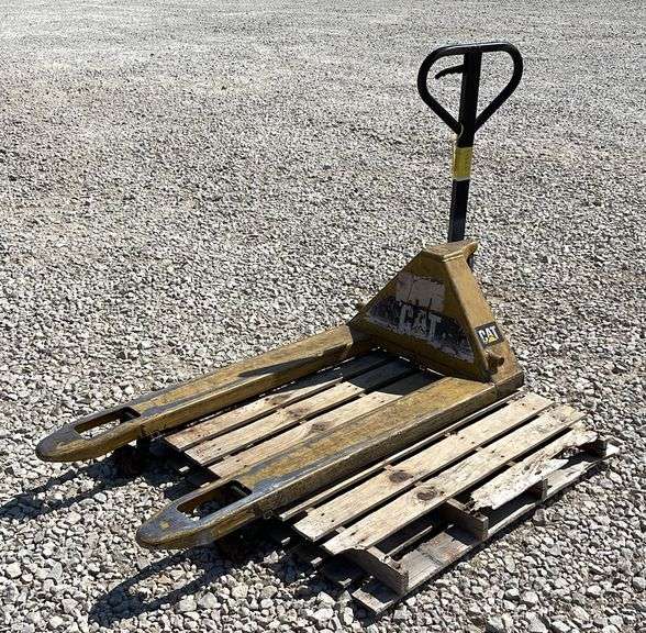 Cat pallet jack Schneider Auctioneers LLC