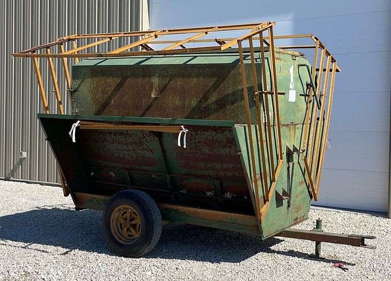 Feed King trailer creep feeder w/ gates Schneider Auctioneers LLC