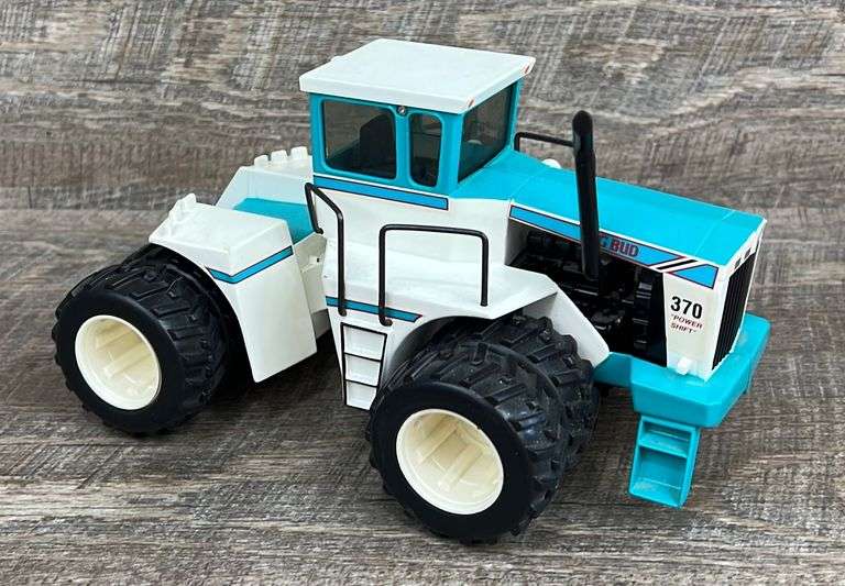 1/32 Toy Farmer Big Bud 370 tractor Bafus Blue w/duals Schneider