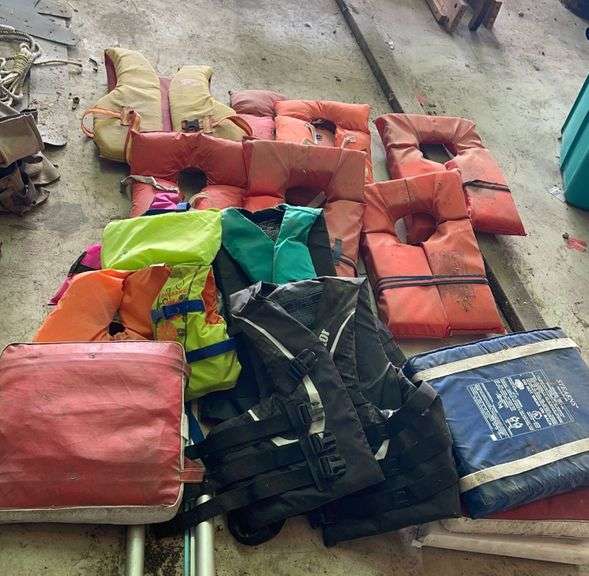 Co2 Life Jacket, Life Jackets of all sizes & flotation devices