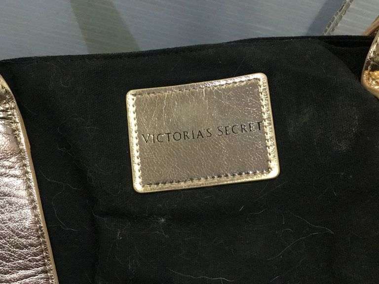 Duffle Bag with Wheels & Extendable Handle & Victoria’s Secret Bag Sherwood Auctions