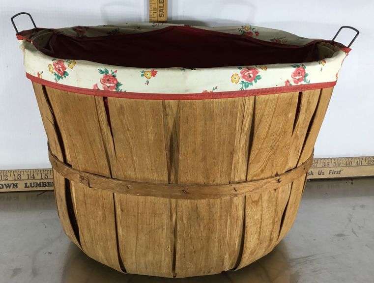 Bushel & 1\2 Bushel Baskets With Liners Sherwood Auctions
