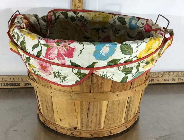 Bushel & 1\2 Bushel Baskets With Liners Sherwood Auctions