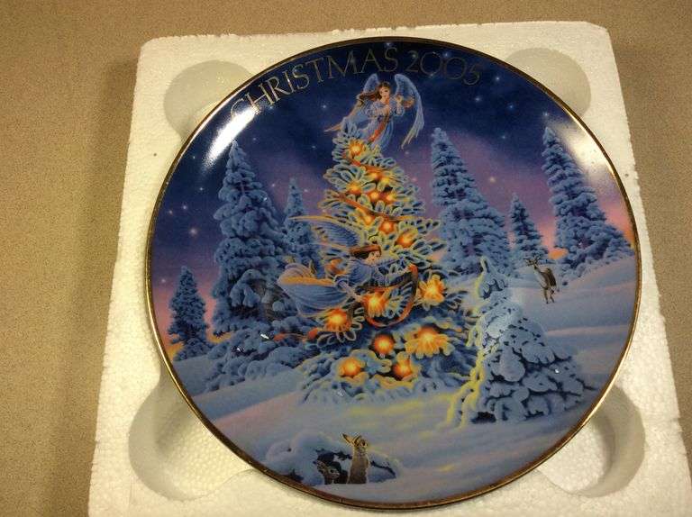 2 Avon Christmas Pates 2005 & 2001 Sherwood Auctions