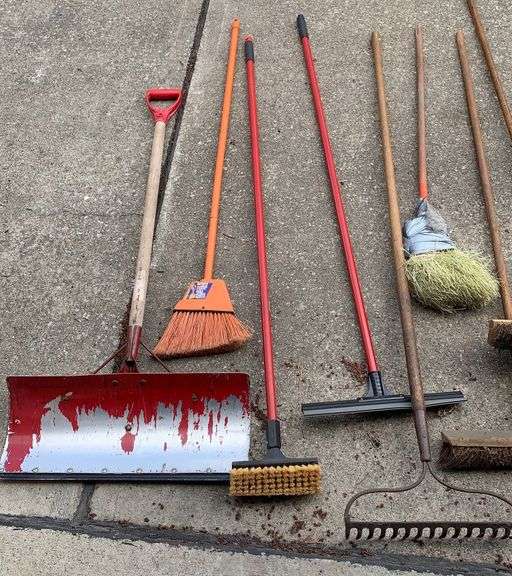 Brooms, rakes, shovels + more Sherwood Auctions
