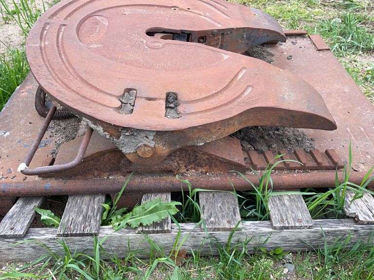 Holland Semi 5th Wheel Hitch Sherwood Auctions