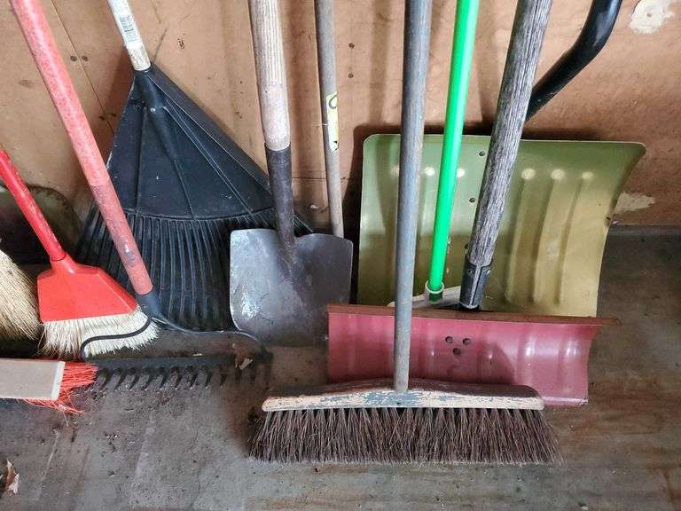 Shovels, rakes and brooms Sherwood Auctions
