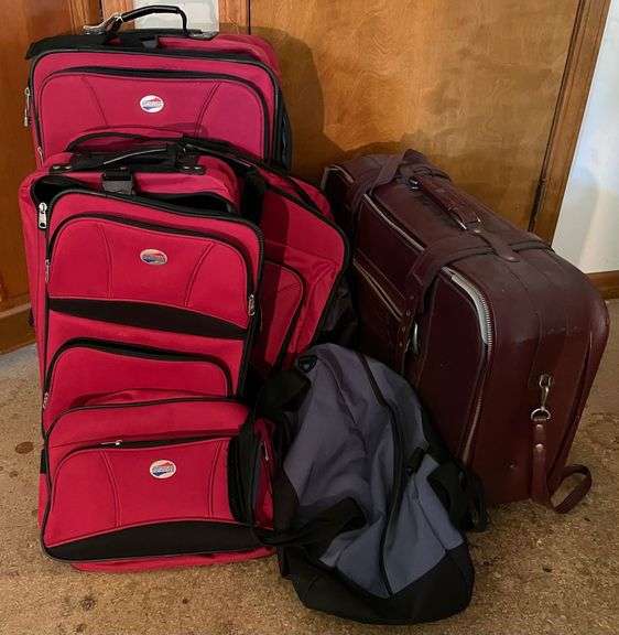 4 piece luggage set, suitcase, duffel bag Sherwood Auctions