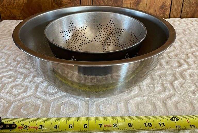 8 Qt. Bowl & Sieve Sherwood Auctions
