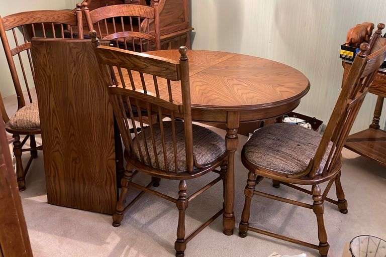 Solid Oak Dining Table & 4 Chairs by Jessup Furniture Co. Sherwood