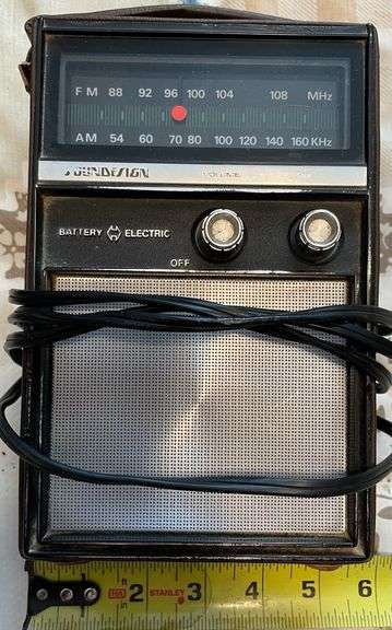 Vintage AM/FM Portable Radio - Sherwood Auctions