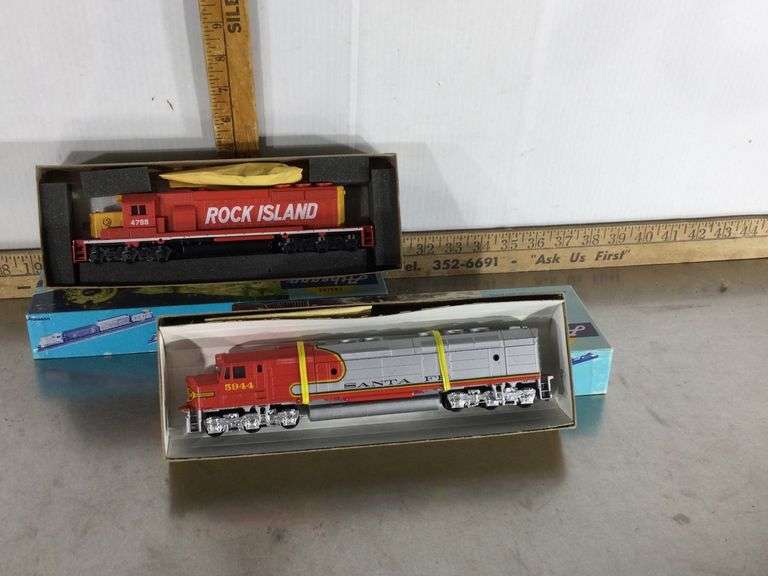 (2) HO Scale Athearn Model Train Engines Sherwood Auctions