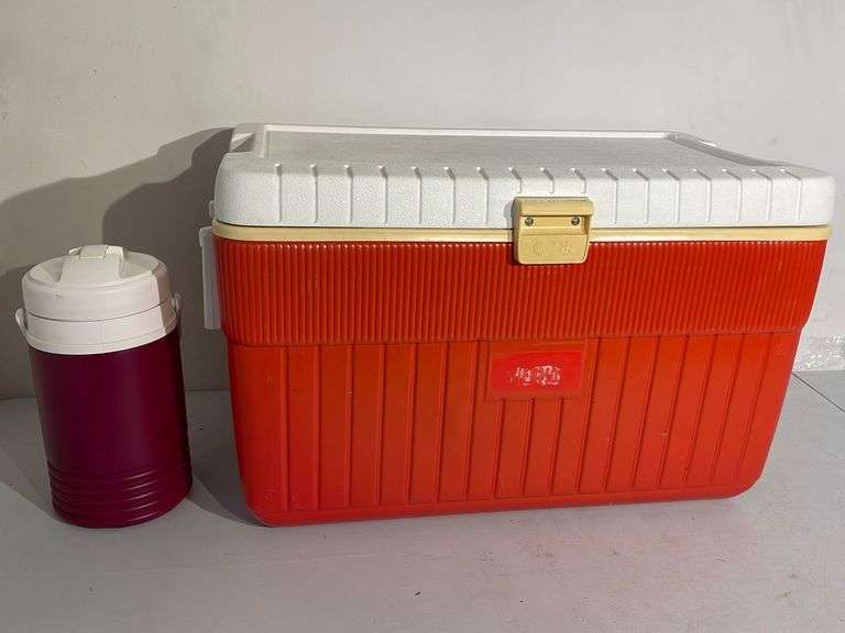 Thermos Cooler + Igloo Beverage Cooler Sherwood Auctions