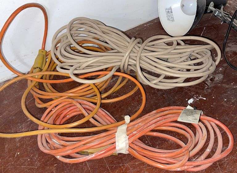Extendable Work Light & 3 Extension Cords Sherwood Auctions