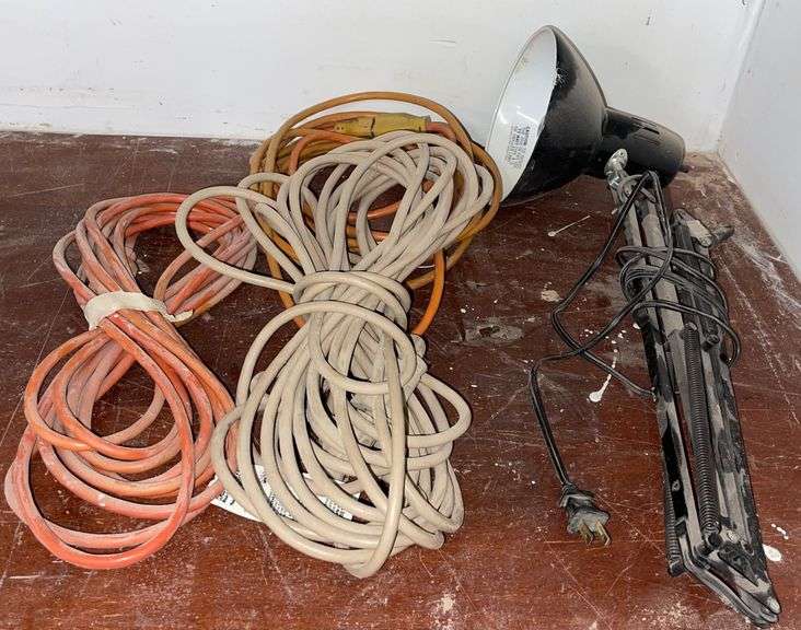 Extendable Work Light & 3 Extension Cords Sherwood Auctions