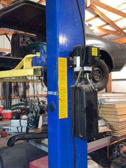 9,000 lb 2 Post Car Hoist, car & items around hoist not included