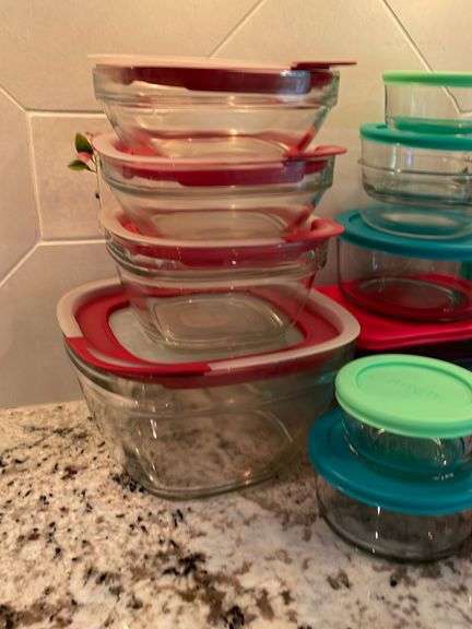 Rubbermaid, Pyrex, & Anchor Storage Containers - Sherwood Auctions