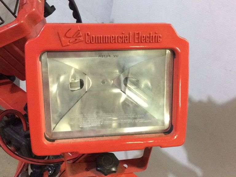 Commercial Electric TriPod Shop Light (powers on) Sherwood Auctions
