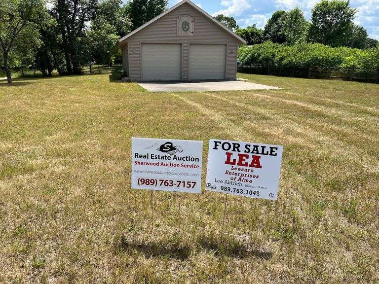 Real Estate Coldwater Lake Corner Lot Has a 28x30 Garage