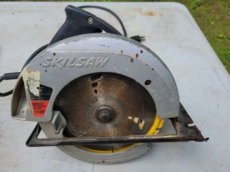 Skilsaw 574 and WEN 1700 Router both have power Sherwood Auctions