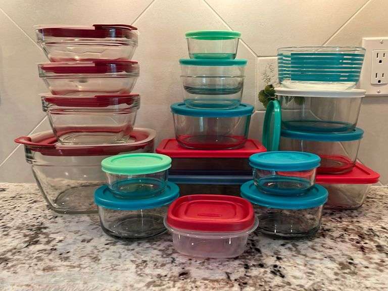 Rubbermaid, Pyrex, & Anchor Storage Containers - Sherwood Auctions