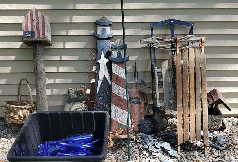 Yard Ornaments, Decor, Shepherd Hook + Sleds & Bird Feeder Sherwood