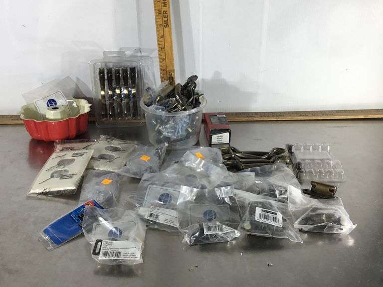 Drawer Handles, Outlet Covers, Catche Sherwood Auctions