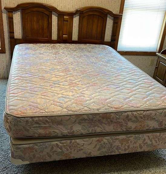 Full Size Wooden Bed w/ Mattress/Box Springs & Rails Sherwood Auctions
