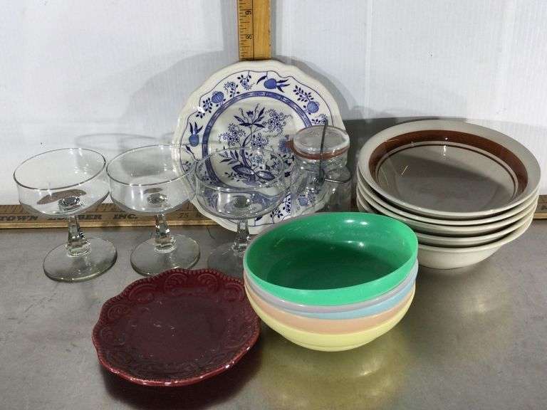 Pastel Tupperware Cereal Bowls, Stoneware Bowls, Wine Glasses, Wire