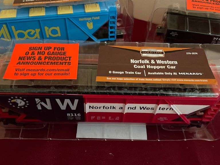 Menards Gold Line Collection of Train Cars Sherwood Auctions