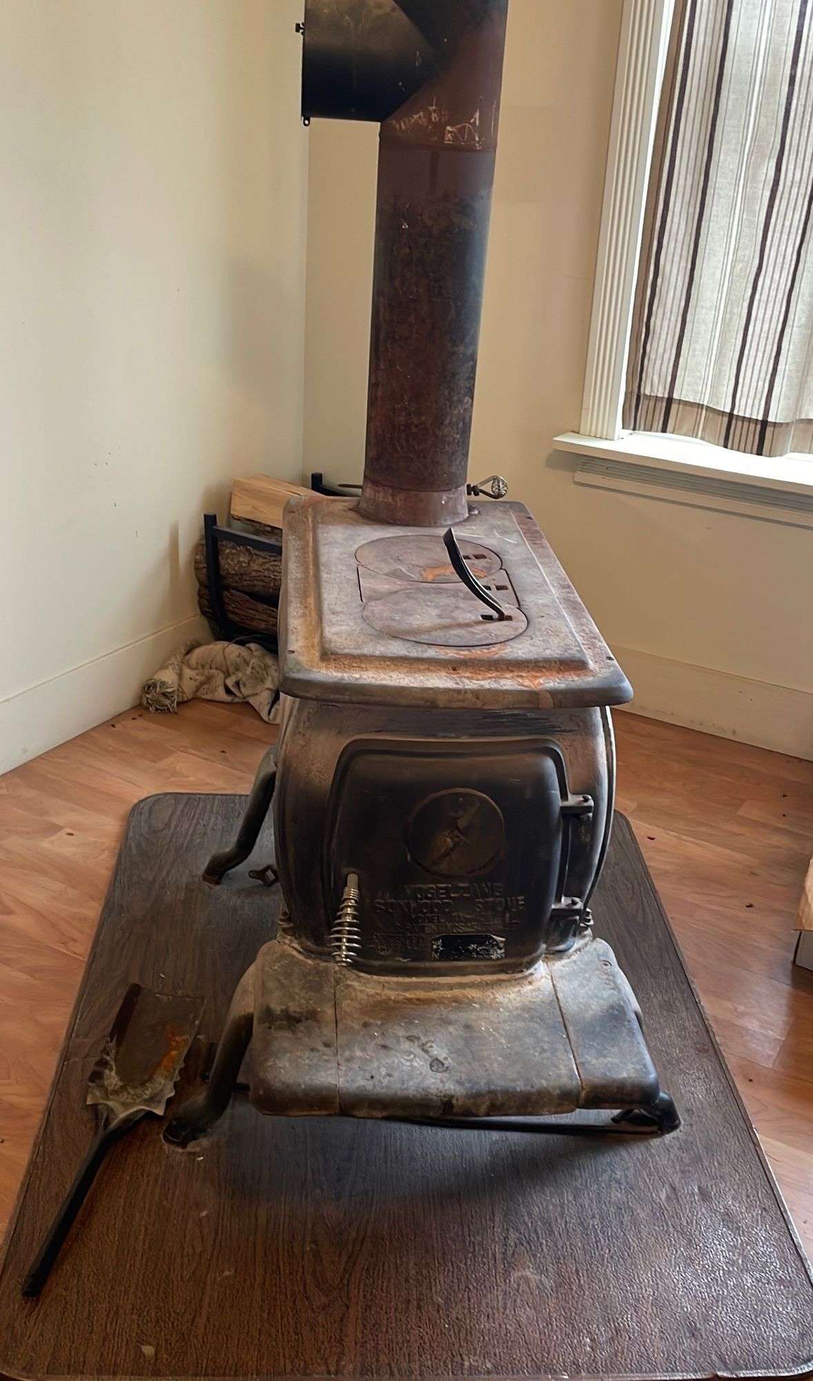 Vogelzane Boxwood Wood Stove 25”T, 18”W, 37”D - Sherwood Auctions