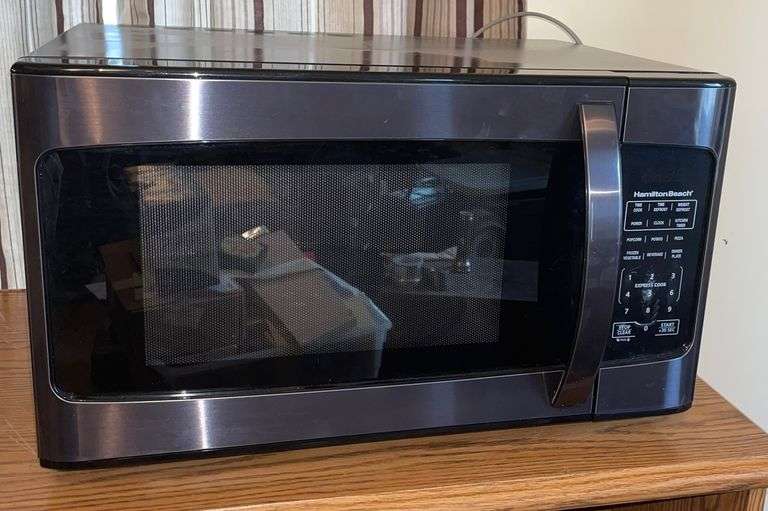 Hamilton Beach Microwave Oven, Has Power Sherwood Auctions