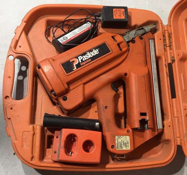 Paslode Impulse Utilty Framing Nailer with 2 Batteries Charger and Case