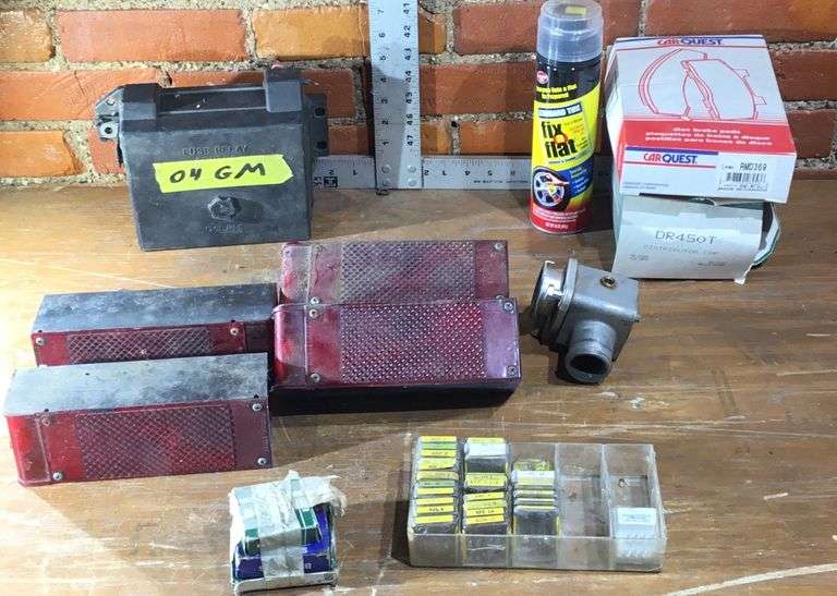 2004 GM Fuse Relay Panel Assorted Buss Fuses Trailer Lights and More
