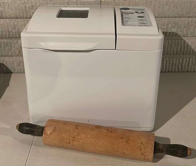 Perfect Timing West Bend Bread and Dough Maker + Rolling pin Sherwood