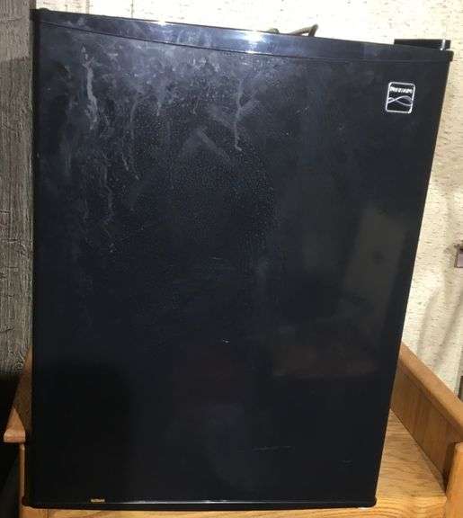Kenmore Mini Fridge 24”x19”x17” Sherwood Auctions