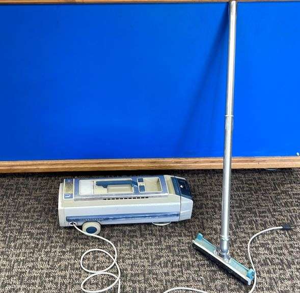 Electrolux Sweeper(Powers On) Sherwood Auctions