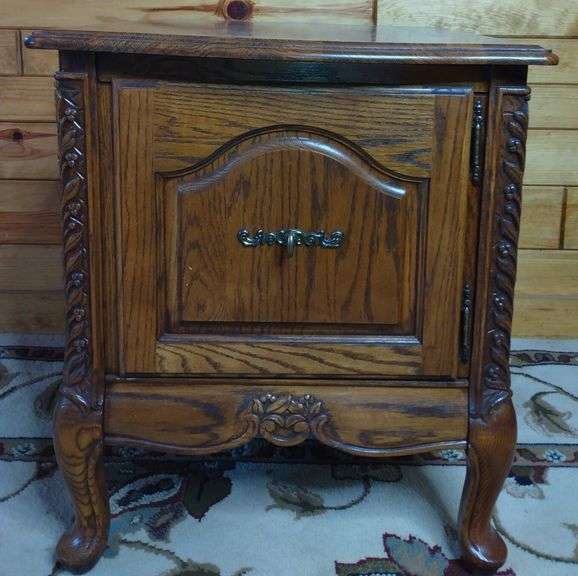 Ornately Carved Wood End Table by Leick Furniture Co. 25" H, 21" L, 26