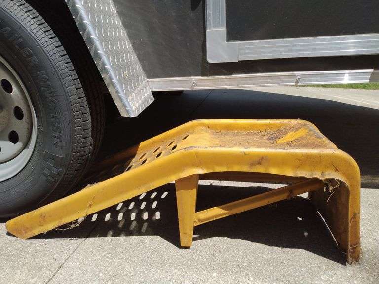 Jacks Stands, Hydraulic Jack + Two Car Ramps Sherwood Auctions