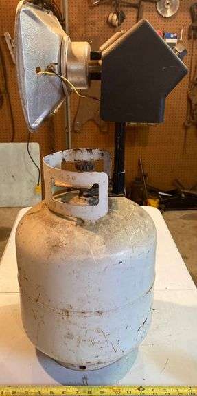 Coleman Focus 15 Propane Radiant Heater w/ 20 Lb. Cylinder - Sherwood  Auctions