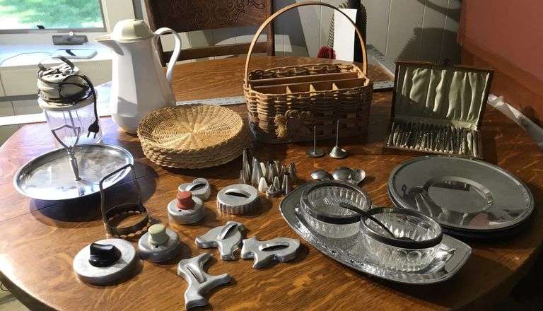 Vintage Kitchen Items - Sherwood Auctions