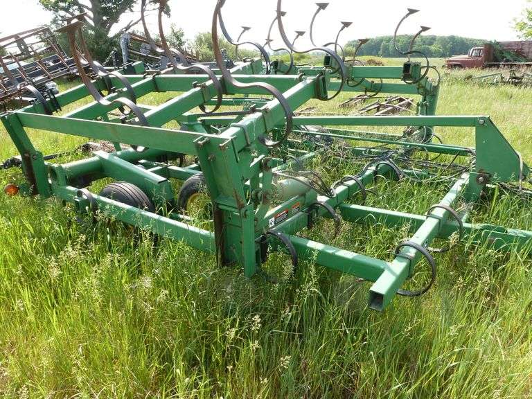 John Deere 980 Field Cultivator W/ Remlinger 3 Bar Spike & Rolling
