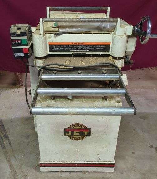 JET Gold Series 15" Wood Planer has power. Model Number JWP15CS