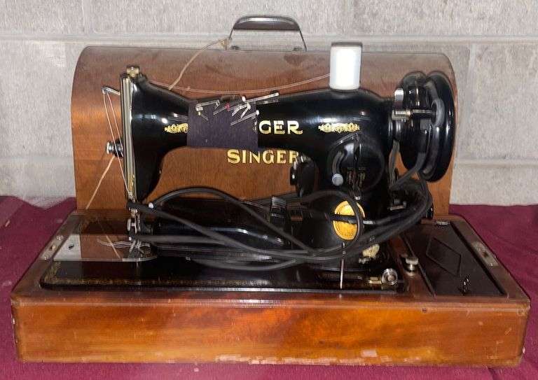 Singer Vintage Featherweight Sewing Machine Sherwood Auctions