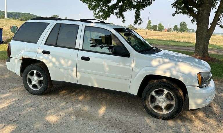 DOES A 2008 CHEVY TRAILBLAZER HAVE BLUETOOTH visual data 8